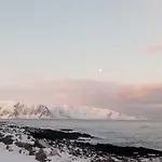 Nyaraló Kongsfjord Holiday Home